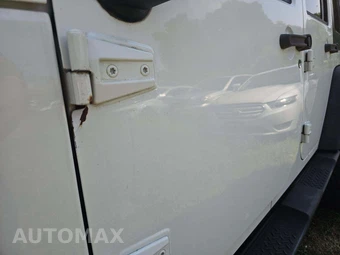 2010 Jeep Wrangler Unlimited Islander Edition - miniatura 21
