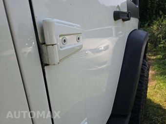 2010 Jeep Wrangler Unlimited Islander Edition - miniatura 22