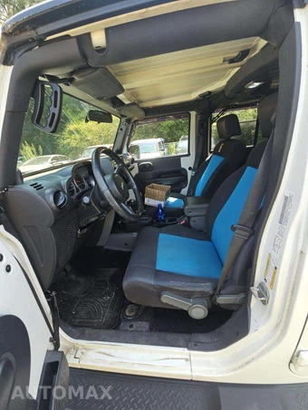 2010 Jeep Wrangler Unlimited Islander Edition - miniatura 6