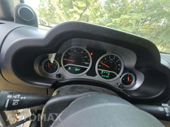 2010 Jeep Wrangler Unlimited Islander Edition - miniatura 9