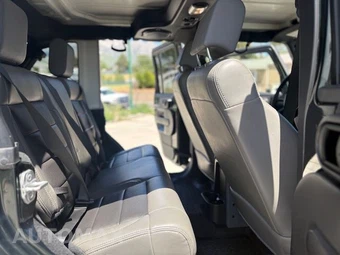 2010 Jeep Wrangler Unlimited Rubicon - miniatura 13