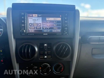 2010 Jeep Wrangler Unlimited Rubicon - miniatura 16