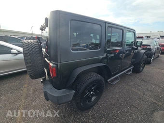 2010 Jeep Wrangler Unlimited Rubicon - miniatura 4