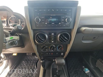 2010 Jeep Wrangler Unlimited Rubicon – miniatura 11