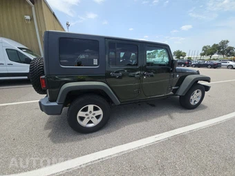 2010 Jeep Wrangler Unlimited Rubicon – miniatura 4