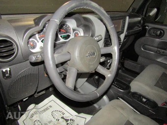 2010 Jeep Wrangler Unlimited Rubicon - miniatura 9