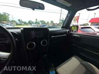 2010 Jeep Wrangler Unlimited Sahara - miniatura 10