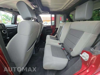 2010 Jeep Wrangler Unlimited Sahara - miniatura 13