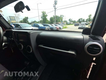 2010 Jeep Wrangler Unlimited Sahara - miniatura 19