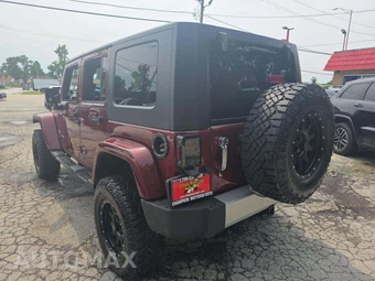 2010 Jeep Wrangler Unlimited Sahara - miniatura 2