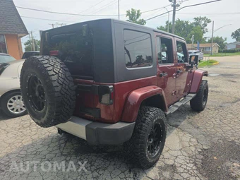 2010 Jeep Wrangler Unlimited Sahara - miniatura 3