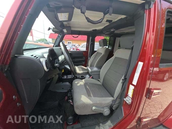 2010 Jeep Wrangler Unlimited Sahara - miniatura 6