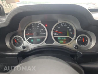 2010 Jeep Wrangler Unlimited Sahara - miniatura 12