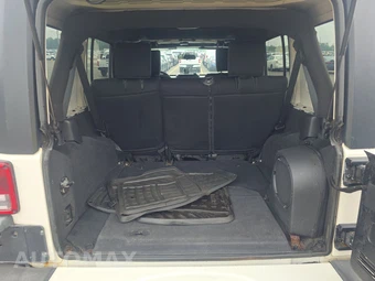 2010 Jeep Wrangler Unlimited Sahara - miniatura 16