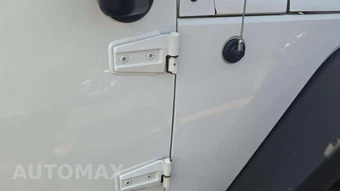 2010 Jeep Wrangler Unlimited Sahara - miniatura 24
