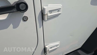 2010 Jeep Wrangler Unlimited Sahara - miniatura 27
