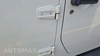 2010 Jeep Wrangler Unlimited Sahara - miniatura 30