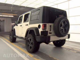 2010 Jeep Wrangler Unlimited Sahara - miniatura 6