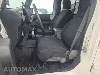 2010 Jeep Wrangler Unlimited Sahara - miniatura 7