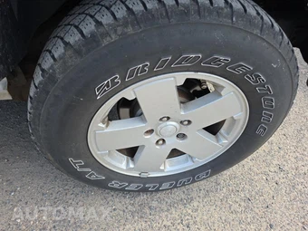 2010 Jeep Wrangler Unlimited Sahara – miniatura 11