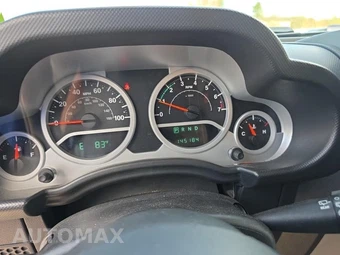 2010 Jeep Wrangler Unlimited Sahara – miniatura 15