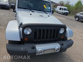 2010 Jeep Wrangler Unlimited Sahara – miniatura 2