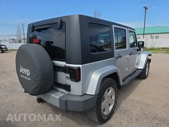 2010 Jeep Wrangler Unlimited Sahara – miniatura 4