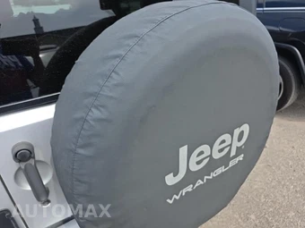 2010 Jeep Wrangler Unlimited Sahara – miniatura 7