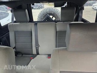 2010 Jeep Wrangler Unlimited Sport - miniatura 11