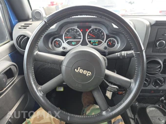 2010 Jeep Wrangler Unlimited Sport - miniatura 10