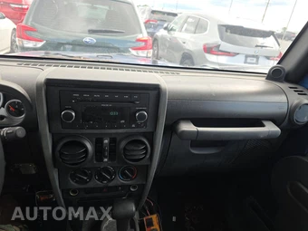 2010 Jeep Wrangler Unlimited Sport - miniatura 11