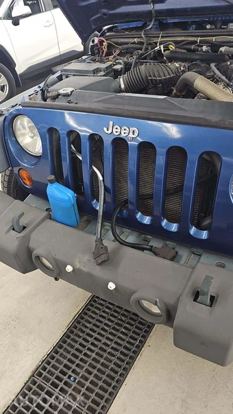 2010 Jeep Wrangler Unlimited Sport - miniatura 30