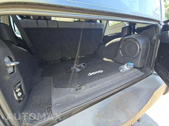 2010 Jeep Wrangler Unlimited Sport - miniatura 14
