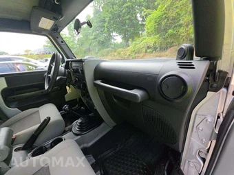 2010 Jeep Wrangler Unlimited Sport - miniatura 19