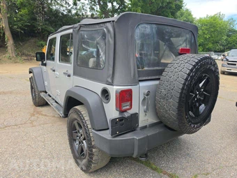 2010 Jeep Wrangler Unlimited Sport - miniatura 2