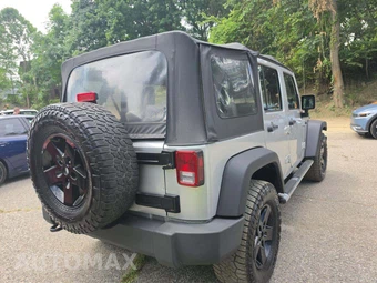 2010 Jeep Wrangler Unlimited Sport - miniatura 3