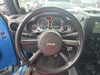 2010 Jeep Wrangler Unlimited Sport - miniatura 10