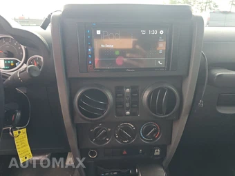 2010 Jeep Wrangler Unlimited Sport - miniatura 11