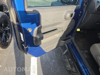 2010 Jeep Wrangler Unlimited Sport - miniatura 9