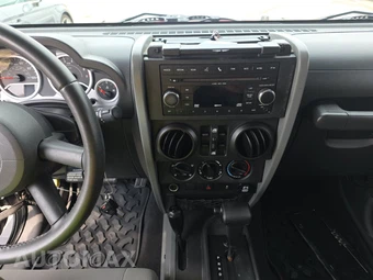 2010 Jeep Wrangler Unlimited Sport - miniatura 11