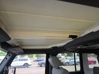 2010 Jeep Wrangler Unlimited Sport - miniatura 17