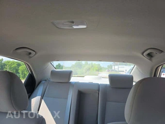 2010 Kia Forte EX Sedan – miniatura 11