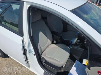 2010 Kia Forte EX Sedan – miniatura 18