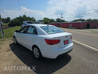 2010 Kia Forte EX Sedan – miniatura 2