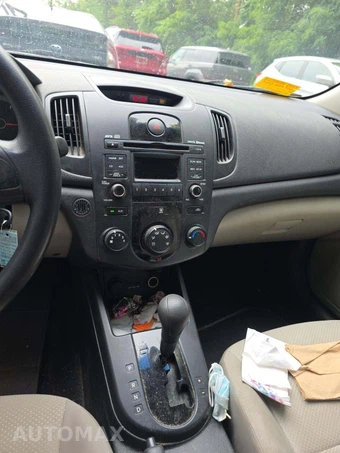 2010 Kia Forte LX Sedan – miniatura 10