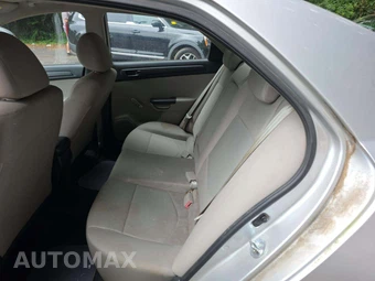 2010 Kia Forte LX Sedan – miniatura 13