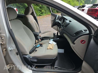 2010 Kia Forte LX Sedan – miniatura 18
