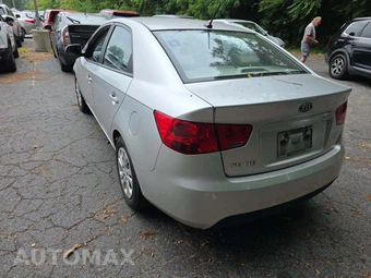 2010 Kia Forte LX Sedan – miniatura 2