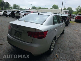 2010 Kia Forte LX Sedan – miniatura 3