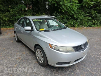 2010 Kia Forte LX Sedan – miniatura 4